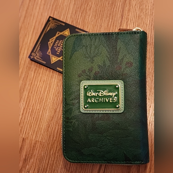 Loungefly Disney Wallet: The Jungle Book- Baloo Archives Wallet - Picture 2 of 5
